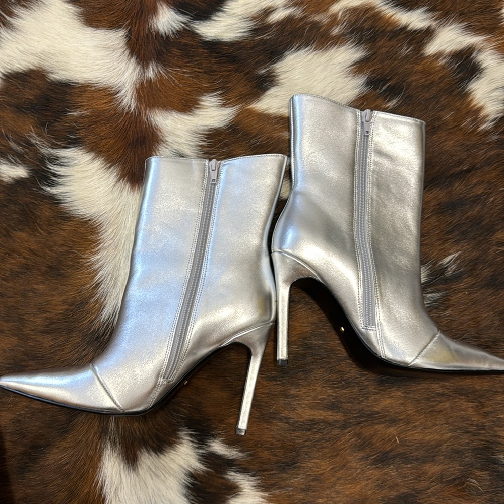 Revolve Raye Nala Boot in silver - Picture 3 of 14